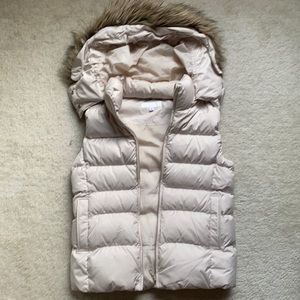 Uniqlo down vest with detachable faux fur hood